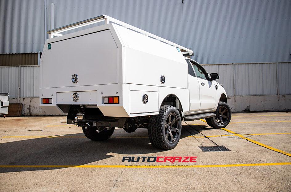 FORD RANGER BEAST BLACK MACHINED WITH DARK TINT